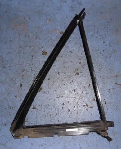 Скло-кватирка двері, задньої, правої A1647302855 MERCEDES