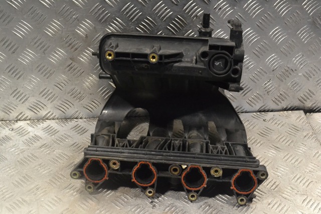 Колектор впускний A1661410401 MERCEDES