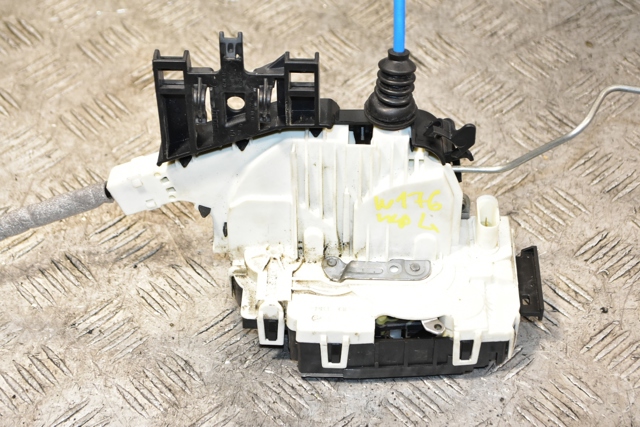 Замок водійських дверей A1667200135 MERCEDES