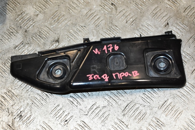 Кронштейн бампера заднього, правий A1768850265 MERCEDES