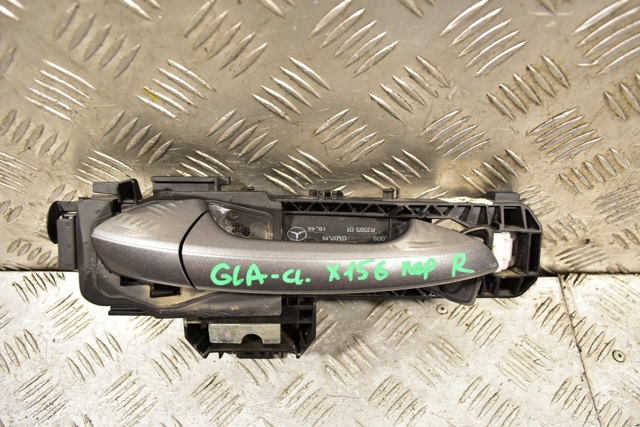 Тримач зовнішньої ручки дверей, правих дверей A2047601634 MERCEDES