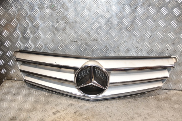 Решітка радіатора A2048800023 MERCEDES