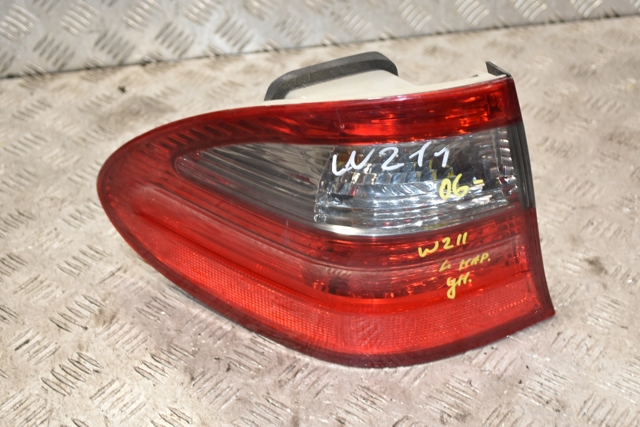 Задня ліва зовнішня фара A2118202764 MERCEDES
