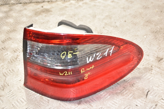 Стоп задній A2118202864 MERCEDES