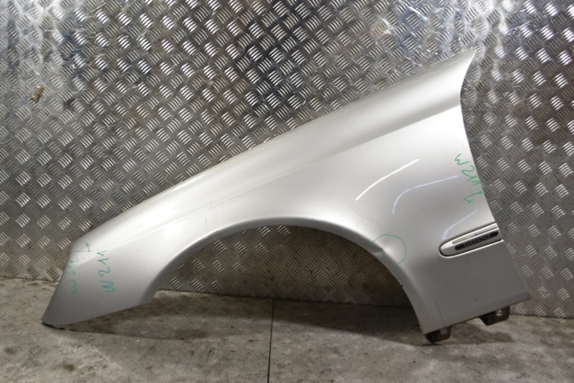 Бічна частина передня ліва A2118800718 MERCEDES