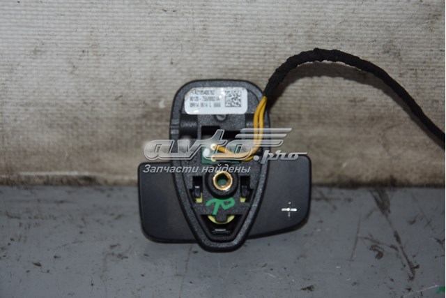 Блок кнопкових перемикачів кермового колеса A2185400762 MERCEDES