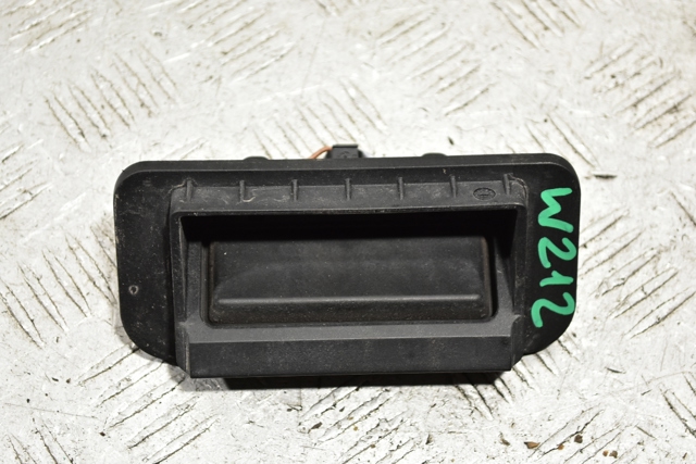 Кнопка приводу замка задніх 3/5 дверей (ляди) A2218702410 MERCEDES