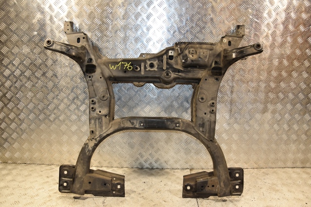 Передня балка A2466201200 MERCEDES