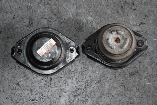 Подушка (опора) двигуна, ліва/права A2512403117 MERCEDES