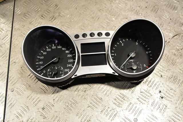 Панель приладів A2514405211 MERCEDES