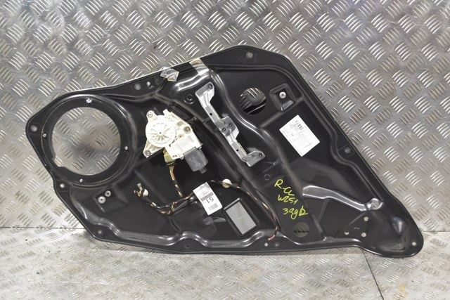 Двигун стеклопод'емника двері задньої, правої A2518200208 MERCEDES