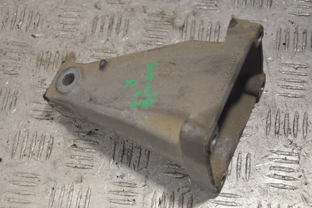 Кронштейн подушки (опори) двигуна, правої A6012233504 MERCEDES