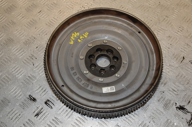 Демпферний маховик A6070300300 MERCEDES