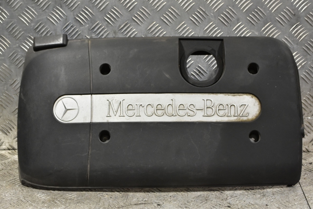 Кришка двигуна декоративна A6110101067 MERCEDES