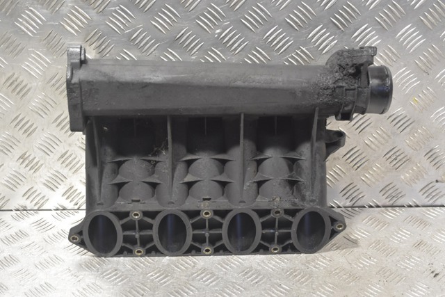 Колектор впускний A6110902637 MERCEDES