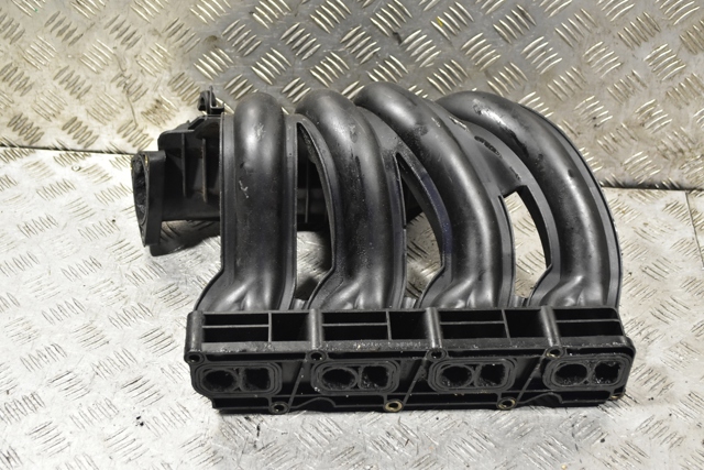 Колектор впускний A6110902937 MERCEDES