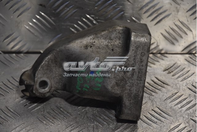 Кронштейн подушки (опори) двигуна, лівої A6422230004 MERCEDES