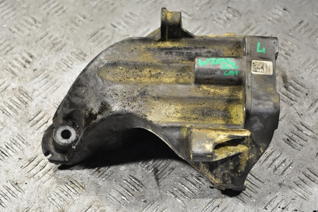 Кронштейн подушки (опори) двигуна, лівої A6512230004 MERCEDES
