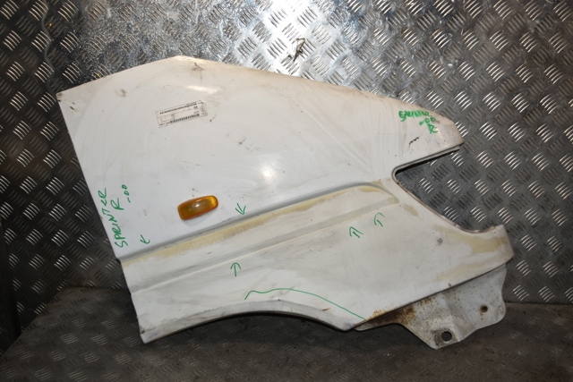Переднє ліве крило A9016373001 MERCEDES