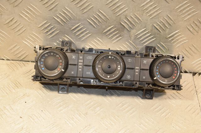 Блок управління режимів опалення / кондиціонування A9068302985 MERCEDES