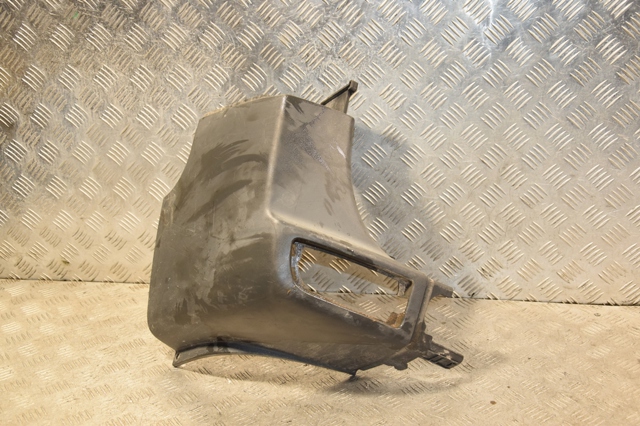 Ікло заднього бампера ліве A9068804571 MERCEDES