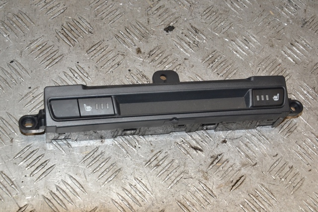 Кнопка обігріву сидіння BHR155260 MAZDA