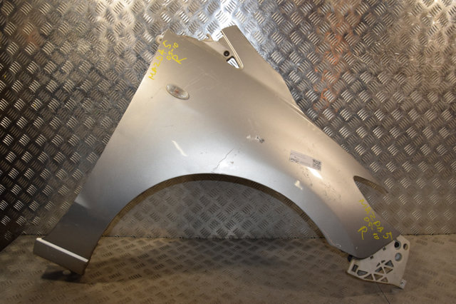 Переднє праве крило C23552111B MAZDA