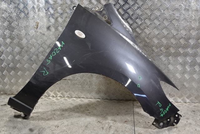 Переднє праве крило C23552111C MAZDA