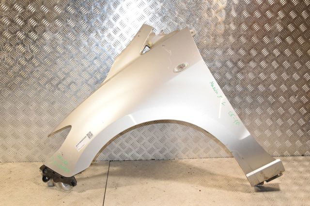 Ліве переднє крило C23552211C MAZDA