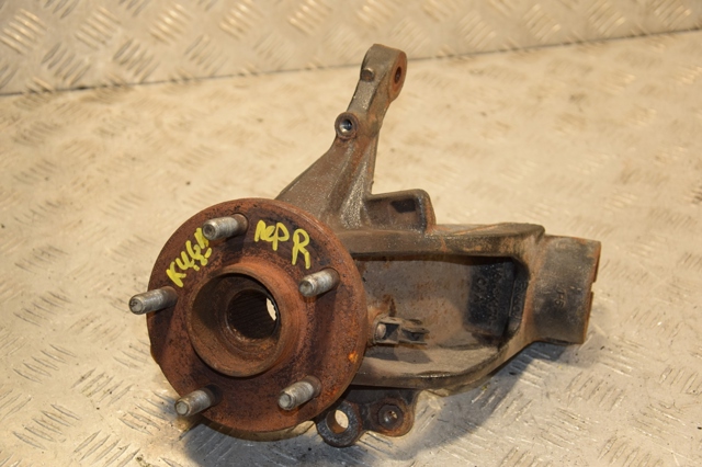 Кулак поворотний передній правий DV613K170CAA FORD