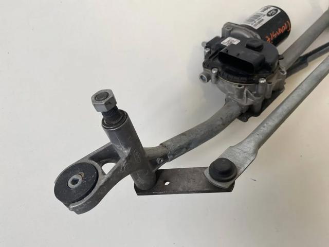 Мотор склоочисника передній GK3117B571BA FORD
