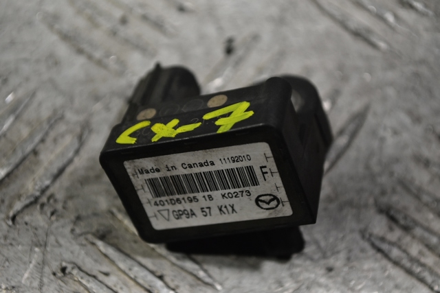 Датчик Ейрбег передній GP9A57K1X MAZDA