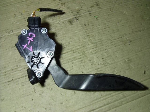 Підаль газу K42387390 MAZDA