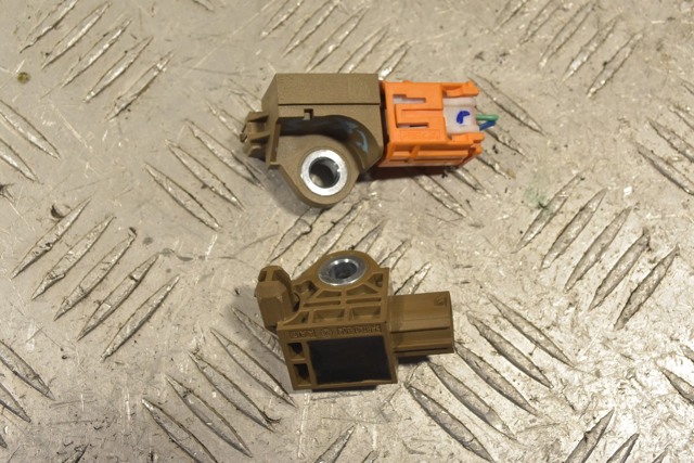 Датчик подушки безпеки KD4557KC0 MAZDA
