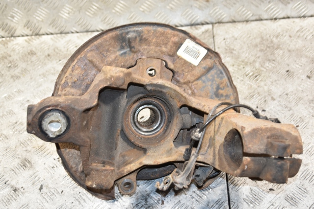 Цапфа поворотного кулака LR001128 LAND ROVER