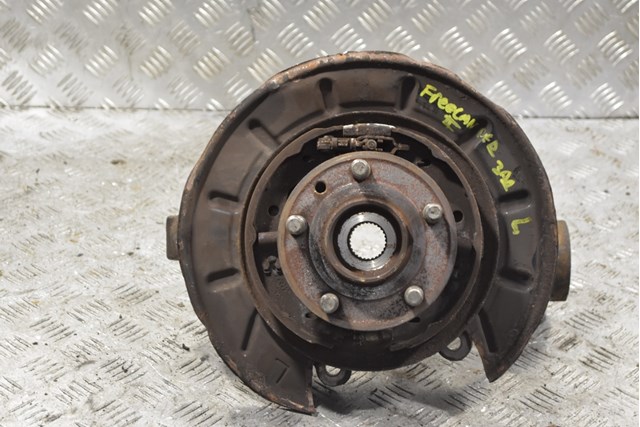 Цапфа поворотного кулака LR001129 LAND ROVER