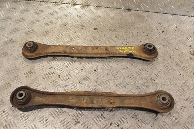 Задня поперечна тяга LR002575 LAND ROVER