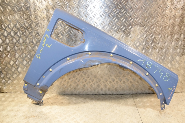 Переднє праве крило LR013931 LAND ROVER