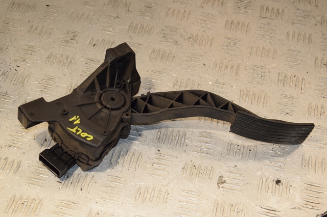 Підаль газу MN125792 MITSUBISHI