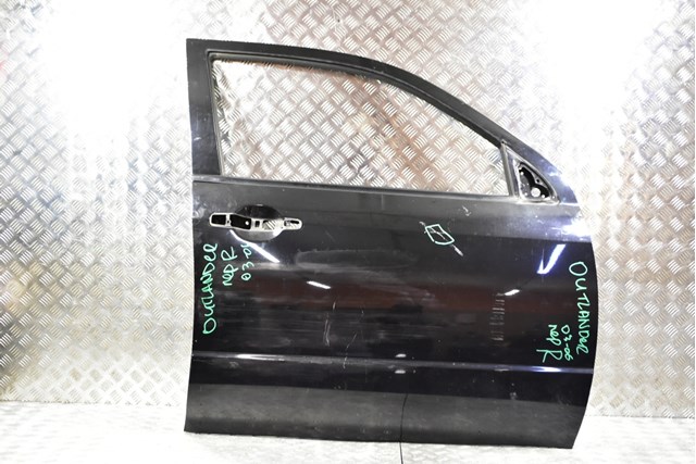 Пасажирські передні двері MN133604 MITSUBISHI