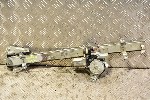 Двигун стеклопод'емника двері задньої, правої MR989947 MITSUBISHI