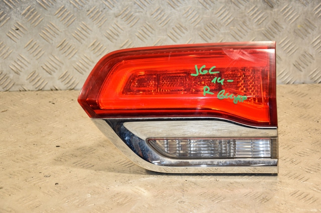 Ліхтар задній внутрішній правий P68110046AD CHRYSLER