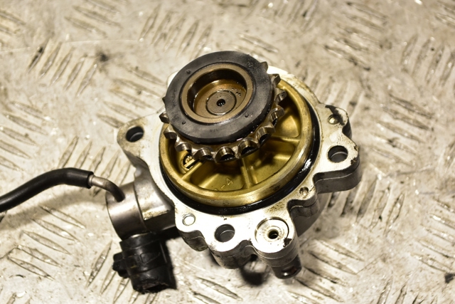 Насос вакуумний R2AA18G00 MAZDA