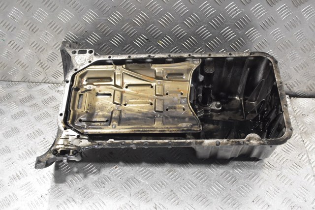 Піддон масляний картера двигуна R6110140002 MERCEDES