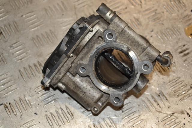 Дросільна заслінка в зборі RF7J136B0D MAZDA