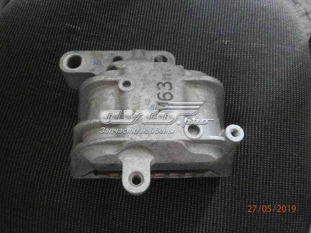 Права опора двигуна 1K0199262 VAG