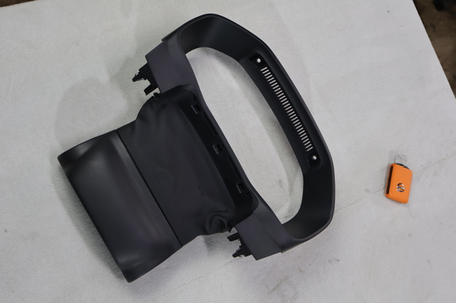 Накладка рульової колонки 32372028 VOLVO