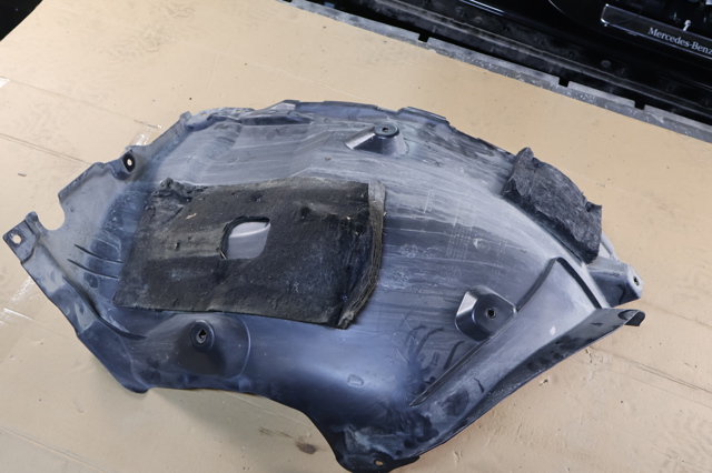 Підкрилок переднього крила, лівий задній A2946805903 MERCEDES
