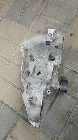 Кронштейн компресора кондиціонера 11167802639 BMW