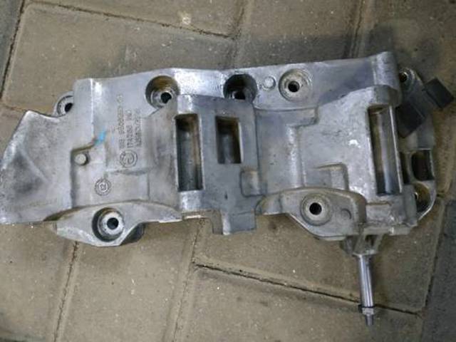 Кронштейн компресора кондиціонера 11168506863 BMW